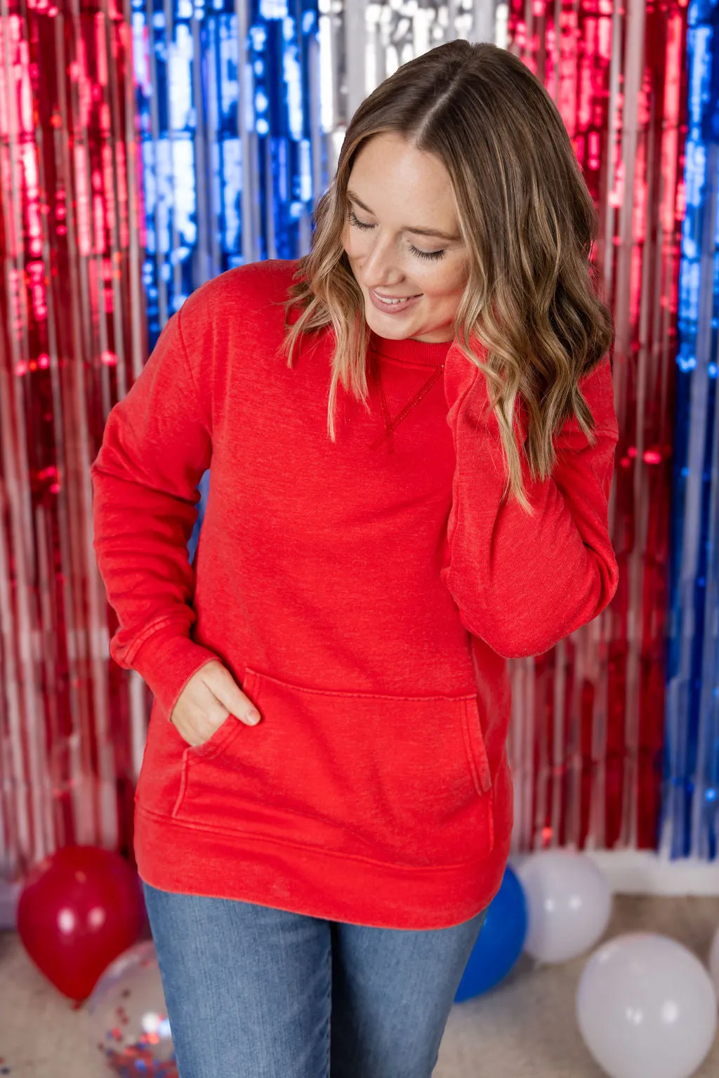 05.20 EN ROUTE Vintage Wash Pocket Pullover - Red