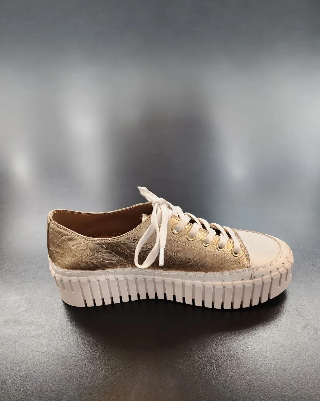 Django & juliette Baselo Leather Sneaker - White/Champagne