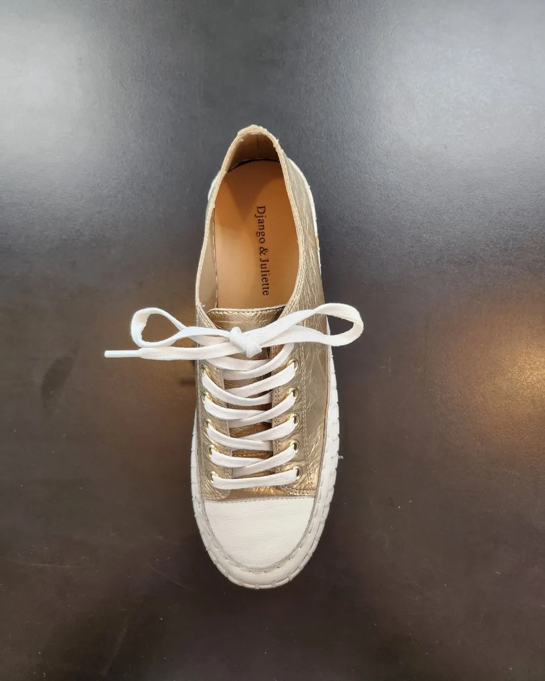 Django & juliette Baselo Leather Sneaker - White/Champagne