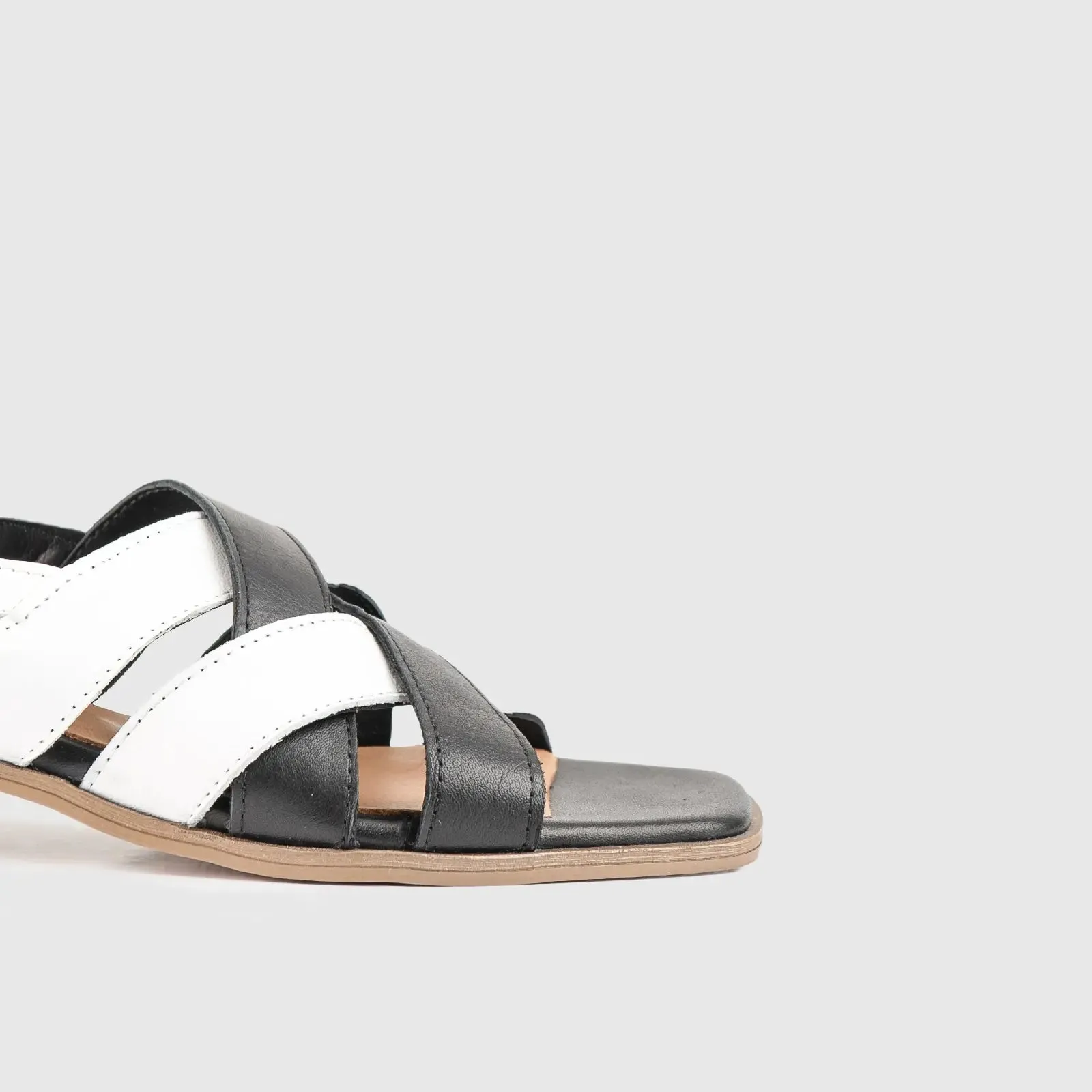 Leather Comfort Block Heel Sandal 8512 Black/White