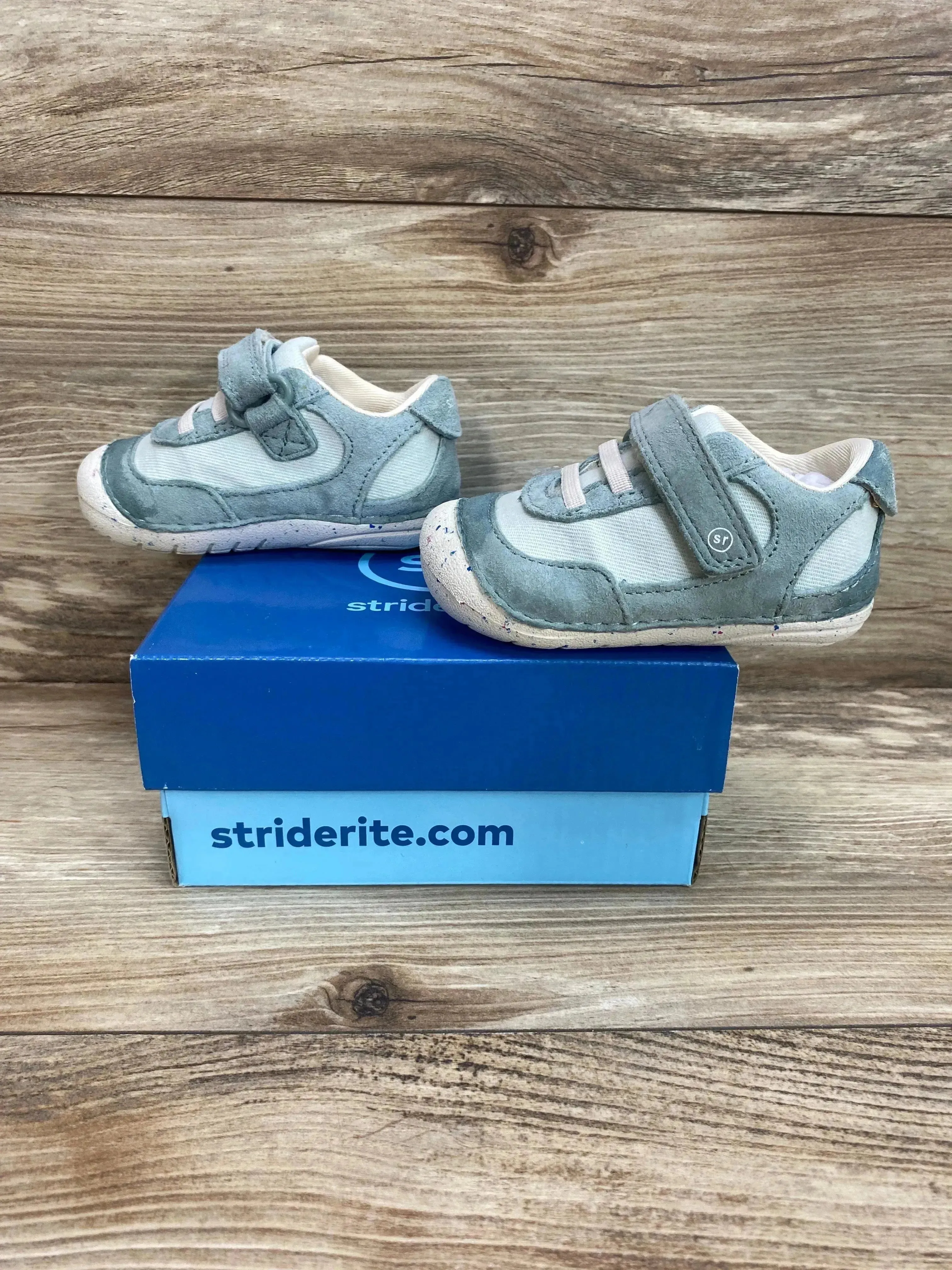 NWoT Stride Rite Sprout Sneaker Sage Sz 3.5c