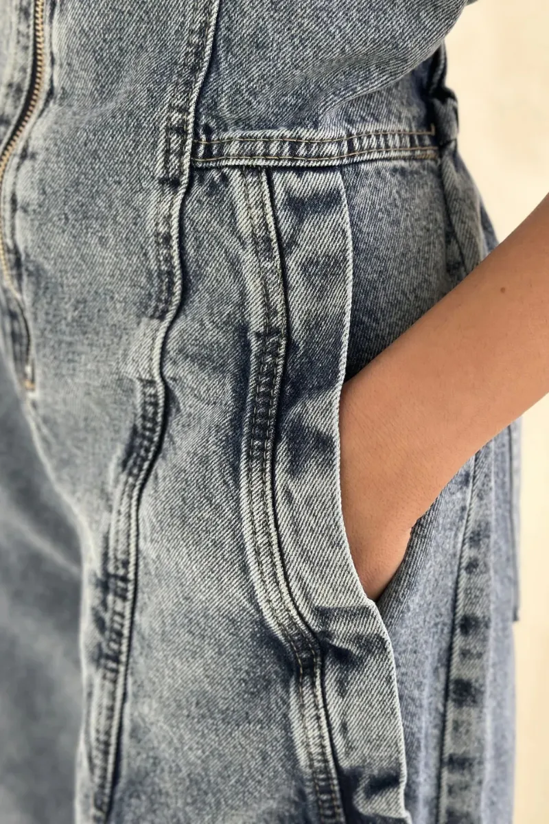 Sara – Structured fit – Versatile style - Denim set