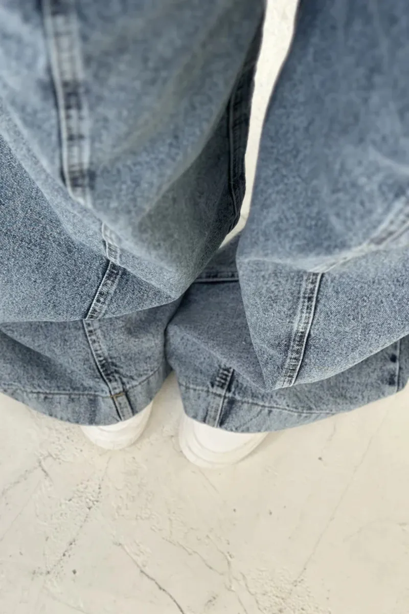 Sara – Structured fit – Versatile style - Denim set