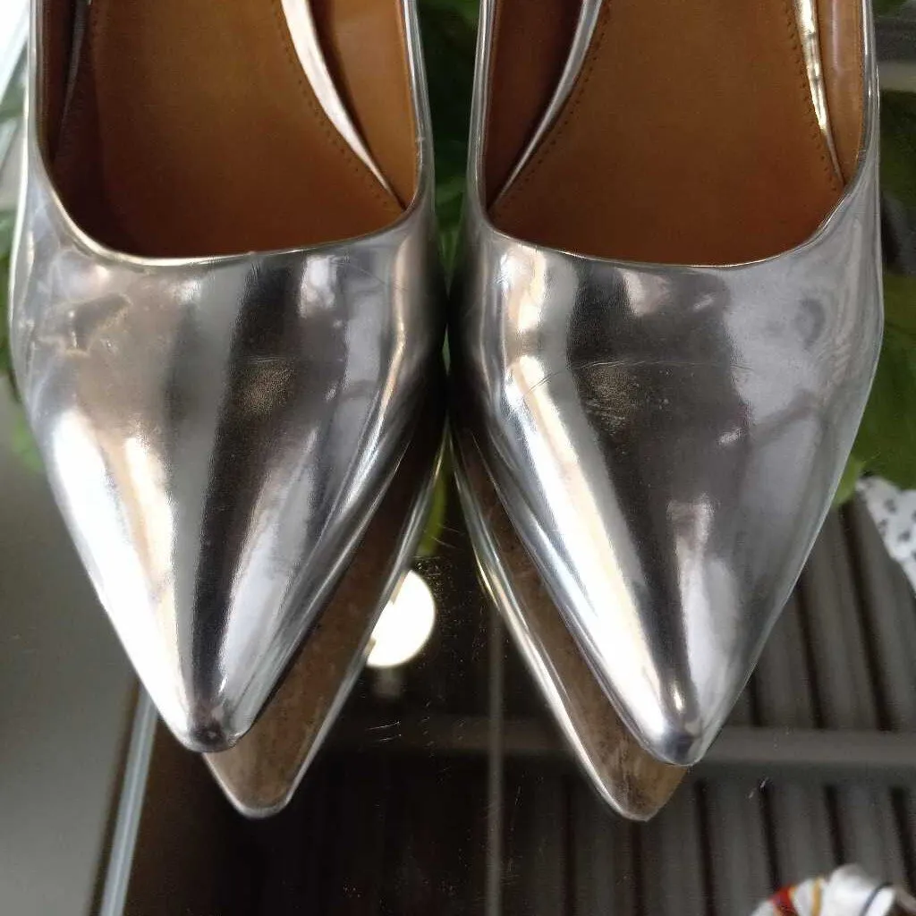 silver metallic heel