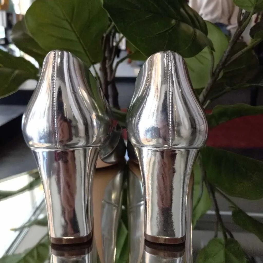 silver metallic heel